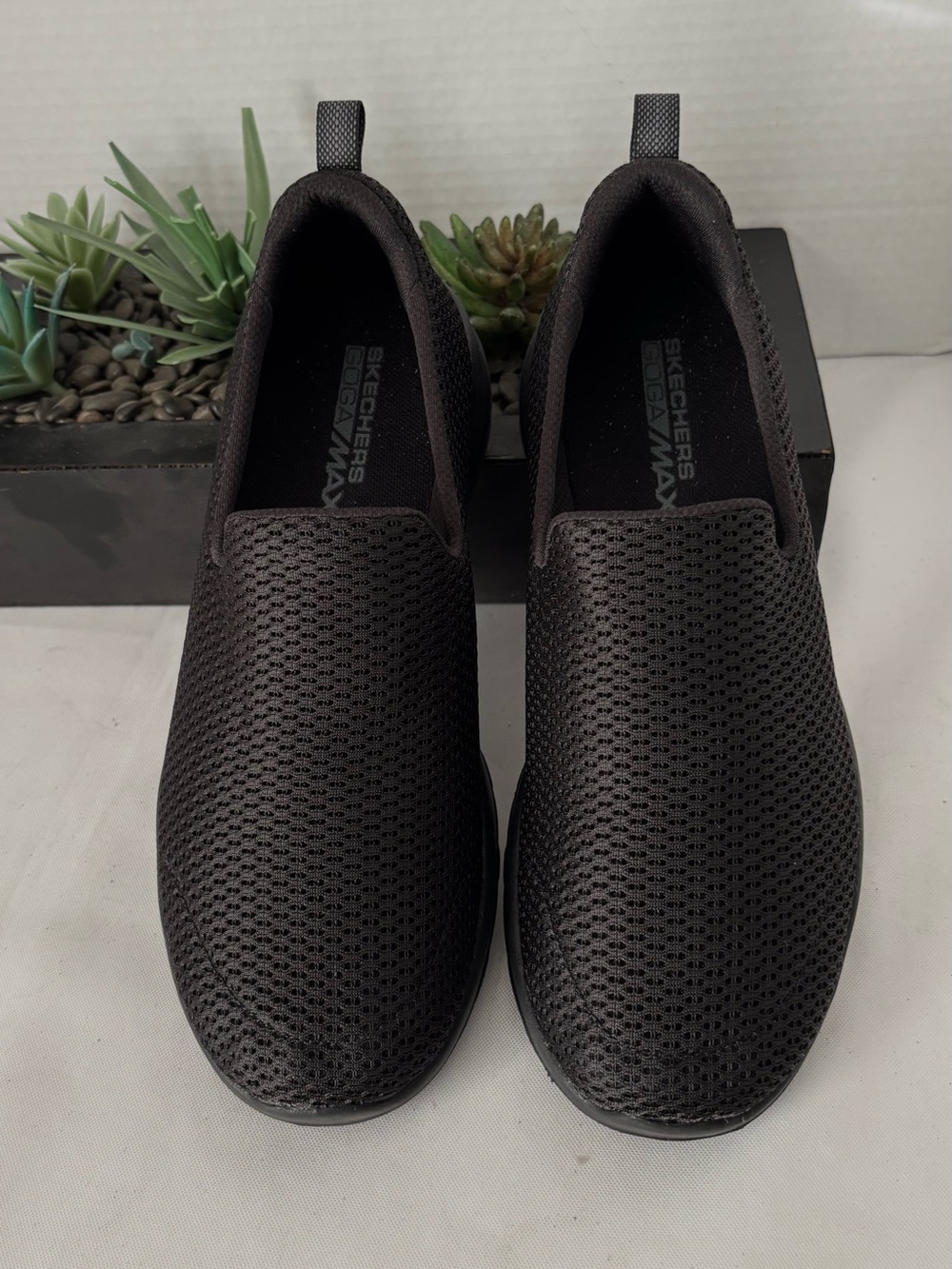 Skechers Women’s  Air Cooled GOGA MAT Black Slip-On Mesh Walking Shoes  SZ 7